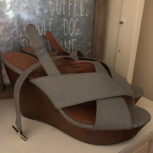 Maurice’s wedge sandals euc